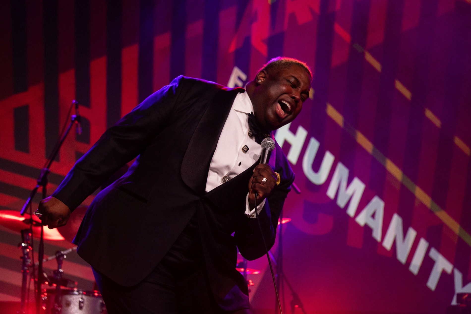 Jacob Lusk performing at Artists for Humanity